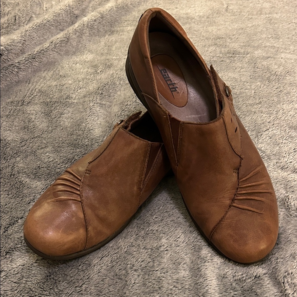 Brown Leather Earth Shoes size 9.5B